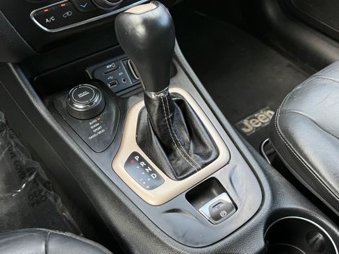 Used 2016 Jeep Cherokee Limited AWD/4WD image 28