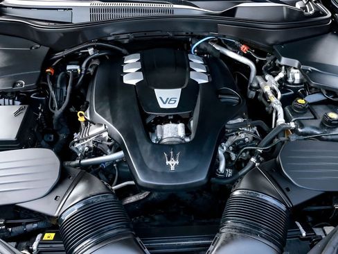 Used 2021 Maserati Levante AWD/4WD image 48