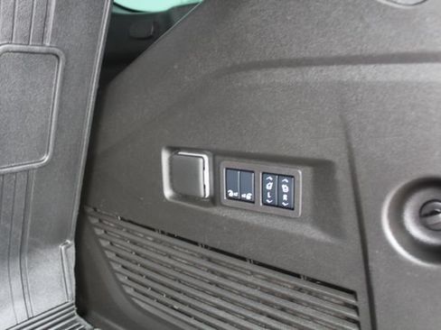 Used 2025 GMC Yukon Denali Ultimate w/ LPO, Floor Liner Package AWD/4WD image 6