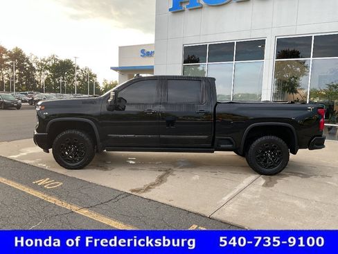 Used 2024 Chevrolet Silverado 2500 High Country w/ Midnight Edition AWD/4WD image 3