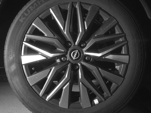 Used 2025 Nissan Altima 2.5 SV FWD image 15