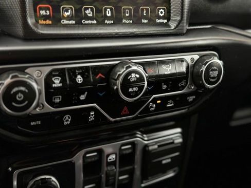 Used 2022 Jeep Wrangler Unlimited Sahara image 14