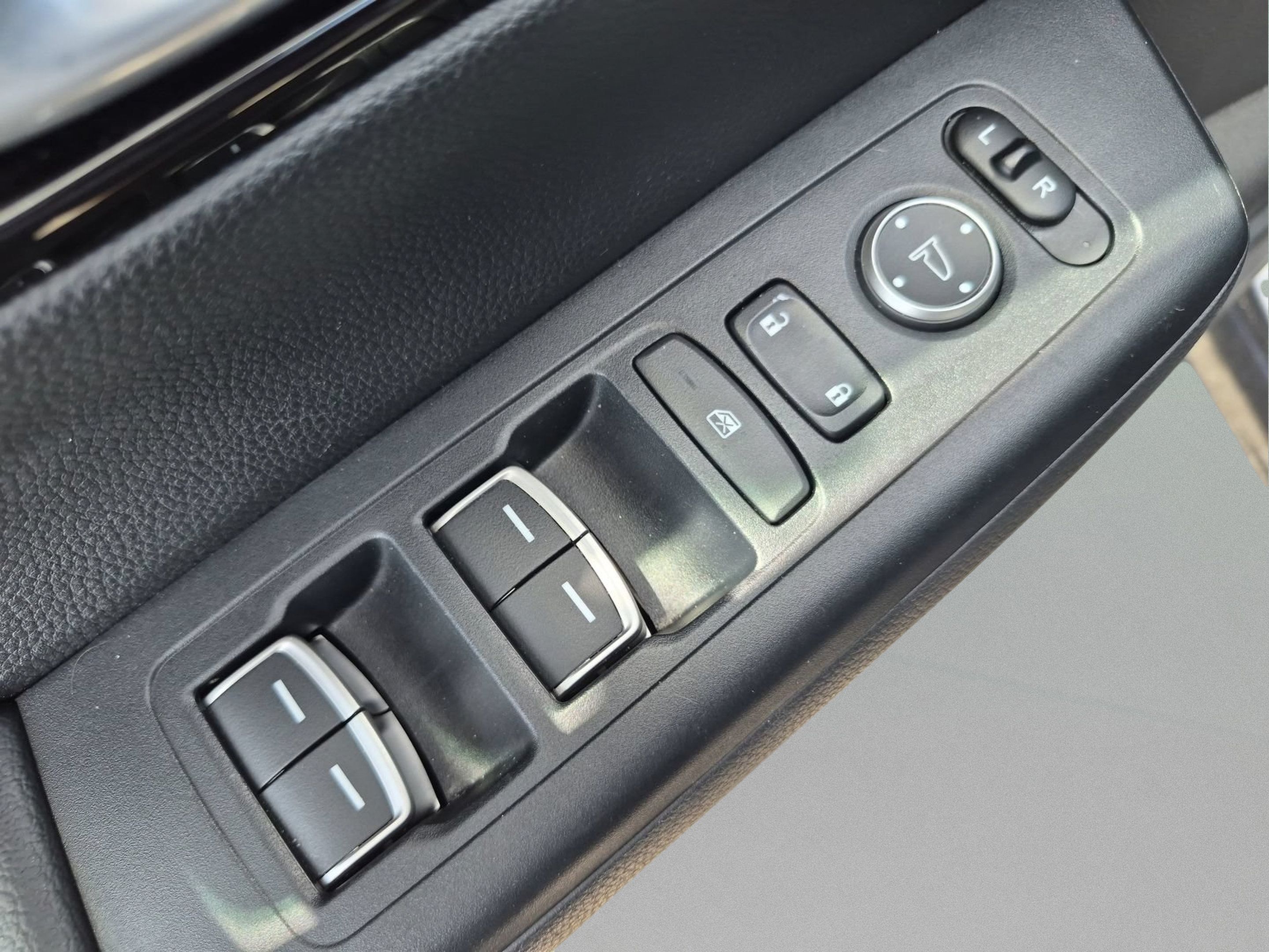 Used 2023 Honda CR-V EX-L image 16