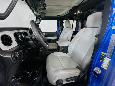 Used 2023 Jeep Gladiator Overland image 14
