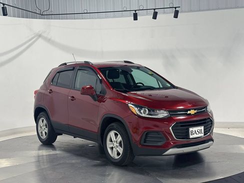 Used 2022 Chevrolet Trax LT w/ LT Convenience Package AWD/4WD image 39