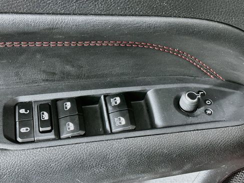 Used 2025 Jeep Compass Trailhawk AWD/4WD image 15