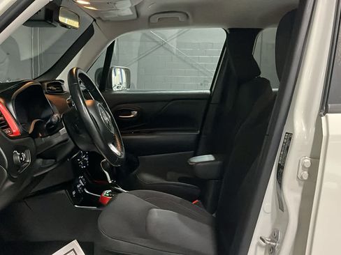 Used 2021 Jeep Renegade Trailhawk AWD/4WD image 10