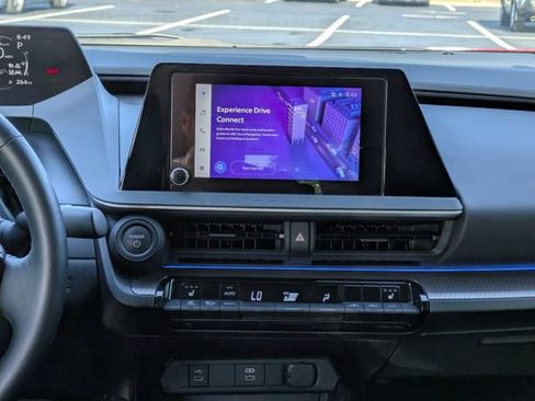 Used 2024 Toyota Prius XLE FWD image 17