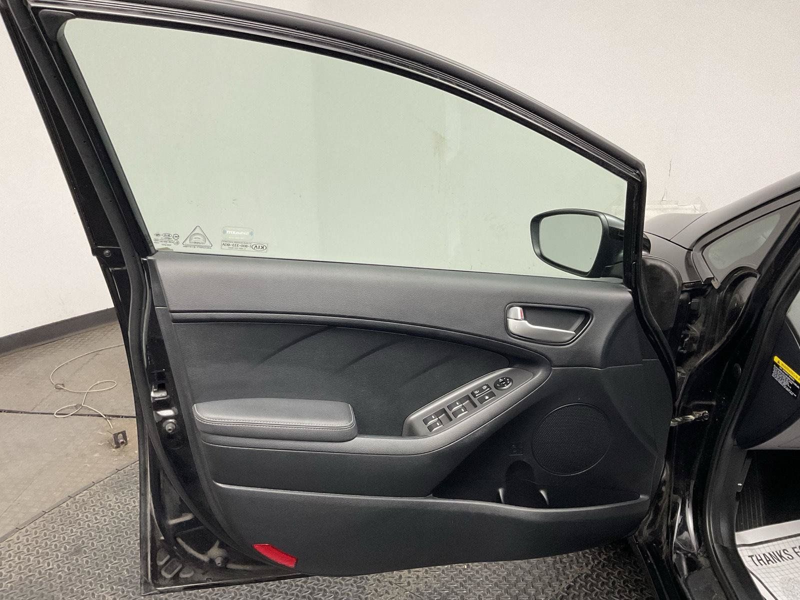 Used 2017 Kia Forte LX FWD image 9