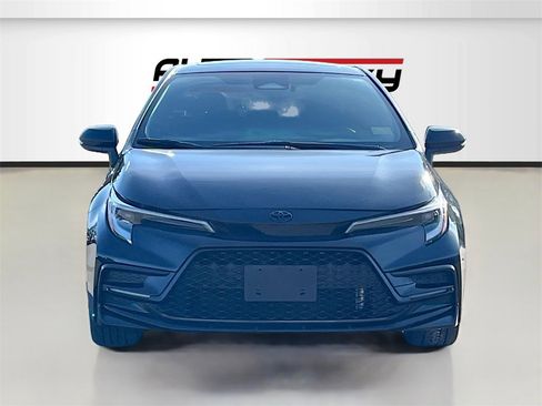 Used 2023 Toyota Corolla SE w/ SE Premium Package image 2