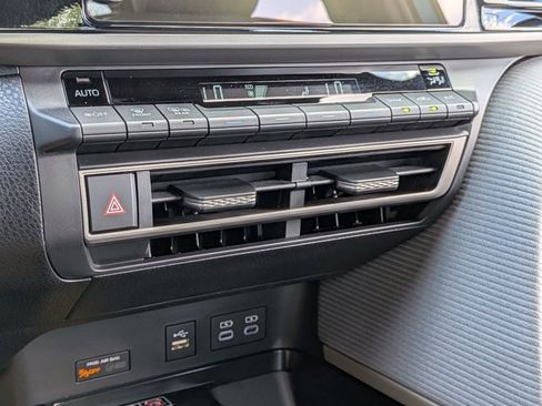 Used 2025 Toyota Camry SE image 15