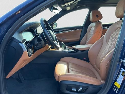 Used 2022 BMW 530i xDrive w/ Premium Package image 10