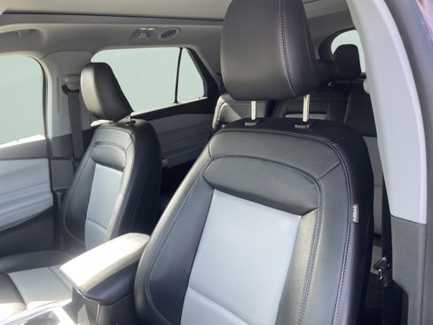 Used 2022 Ford Explorer XLT image 14