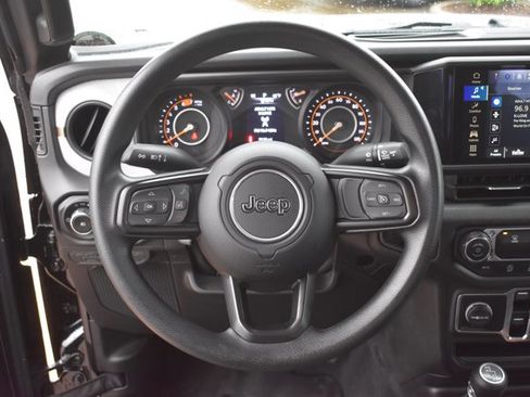 Used 2025 Jeep Wrangler Sport image 17