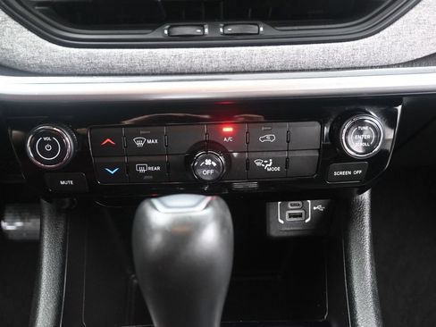 Used 2023 Jeep Compass Latitude w/ Sun and Sound Group AWD/4WD image 17