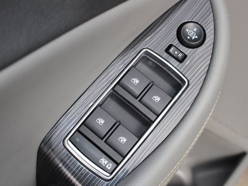 Used 2018 Chevrolet Impala LT image 13