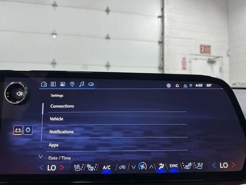 Used 2025 Chevrolet Traverse RS w/ LPO, Floor Liner Package image 33