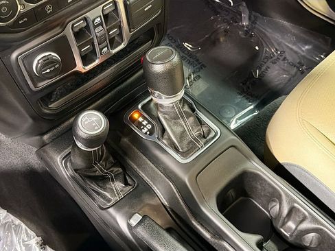 Used 2023 Jeep Gladiator Overland image 28