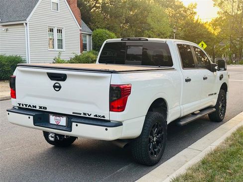 Used 2019 Nissan Titan SV w/ SV Convenience Package image 10