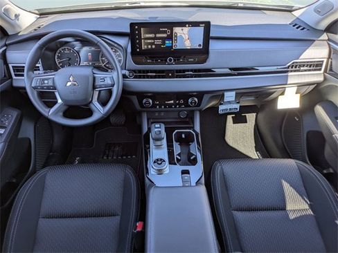 New 2025 Mitsubishi Outlander ES image 14