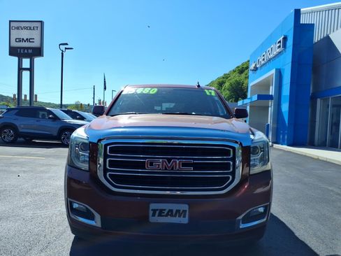 Used 2017 GMC Yukon SLT AWD/4WD image 2