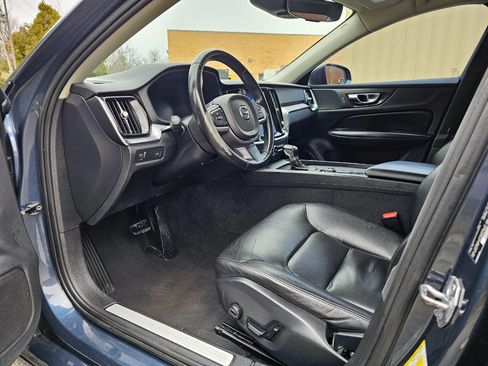 Used 2020 Volvo S60 T5 Momentum image 11