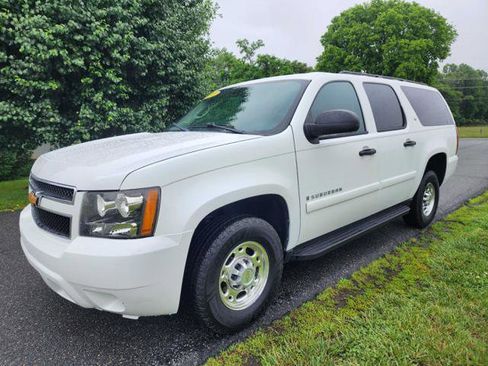 Used 2008 Chevrolet Suburban 2500 LS w/ Skid Plate Package AWD/4WD image 2