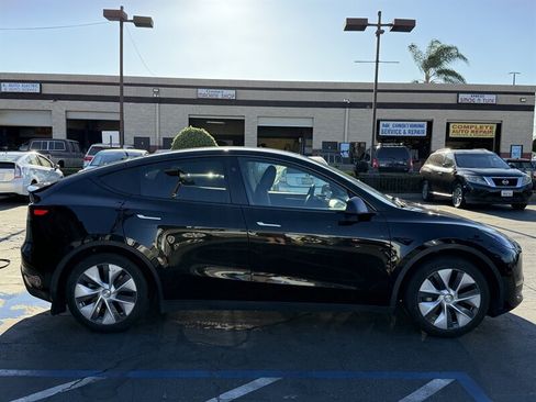 Used 2023 Tesla Model Y Long Range AWD/4WD image 8