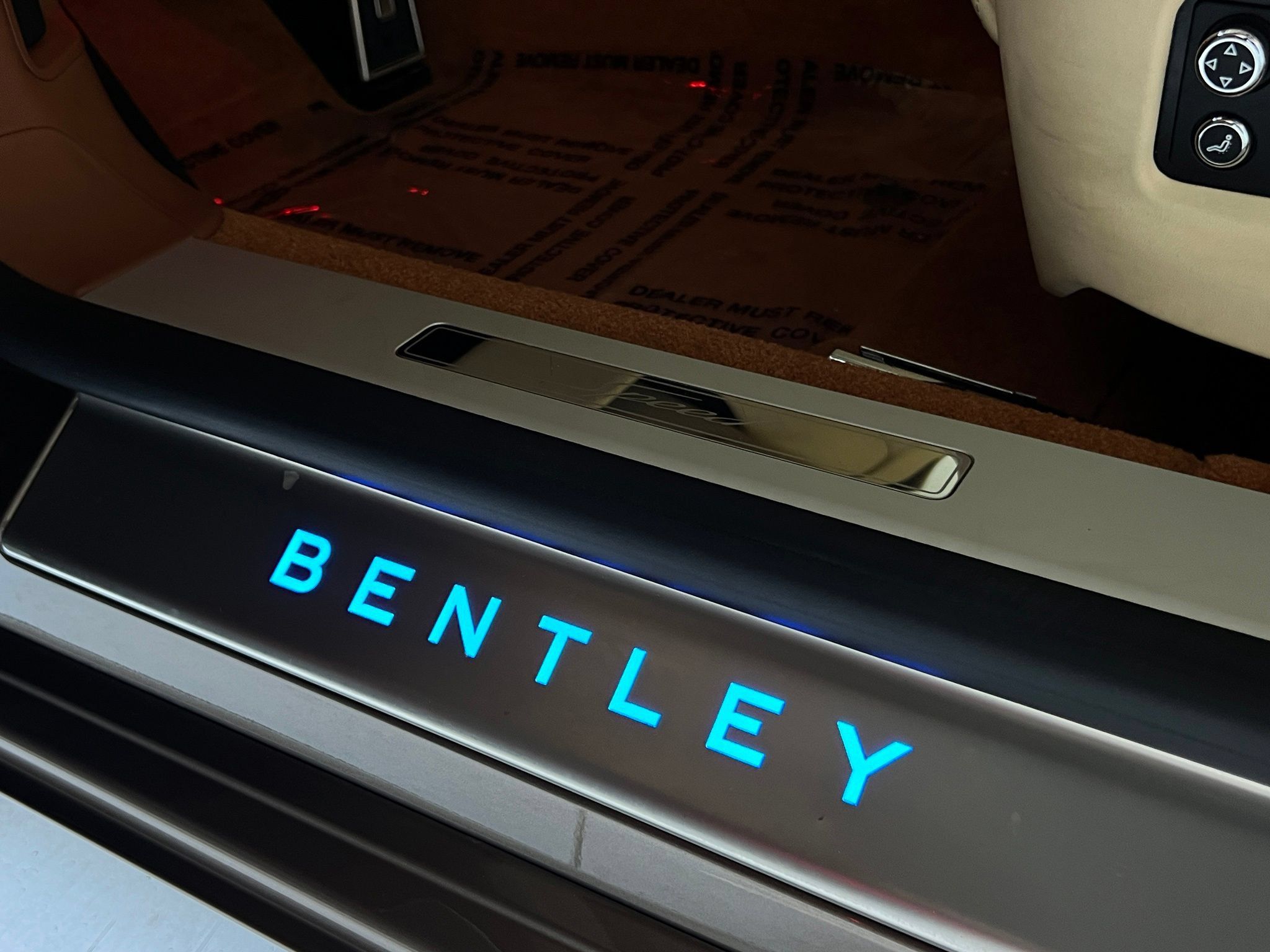 Used 2023 Bentley Flying Spur W12 AWD/4WD image 15
