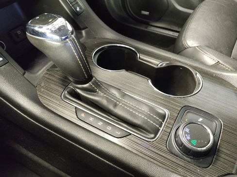 Used 2018 GMC Acadia SLT image 26