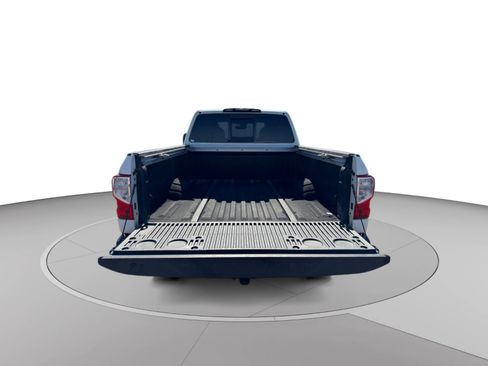Used 2018 Nissan Titan PRO-4X w/ Pro-4x Convenience Package AWD/4WD image 19