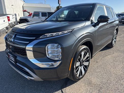 New 2026 Mitsubishi Outlander SE image 3