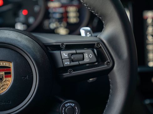 Certified 2026 Porsche Macan Turbo AWD/4WD image 8