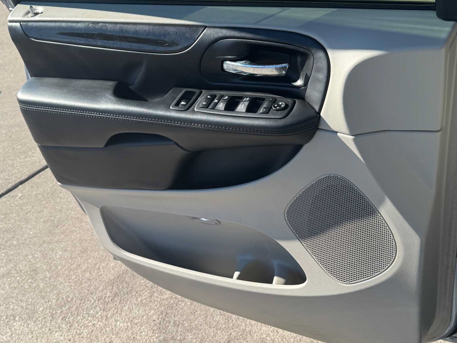 Used 2019 Dodge Grand Caravan SE w/ UConnect Hands-Free Group FWD image 15
