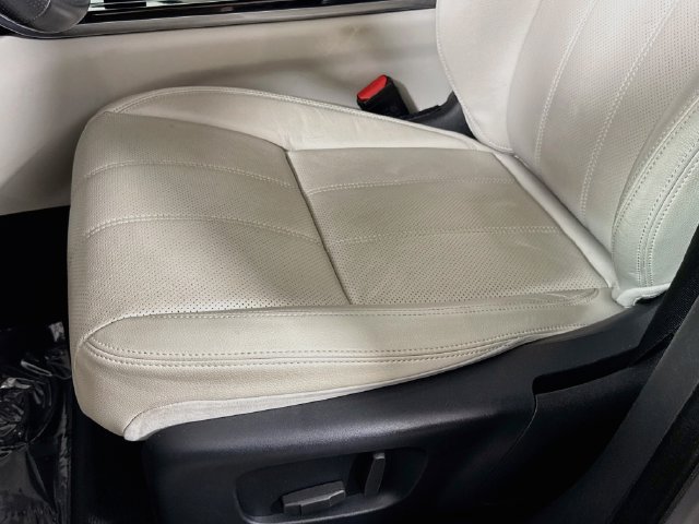 Used 2019 Land Rover Range Rover Velar S AWD/4WD image 22