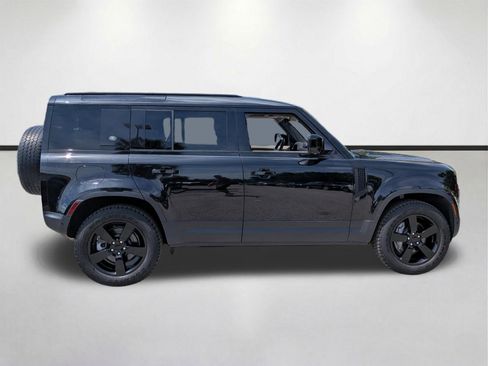 Used 2022 Land Rover Defender 110 SE AWD/4WD image 3