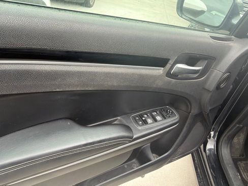 Used 2019 Chrysler 300 S RWD image 9