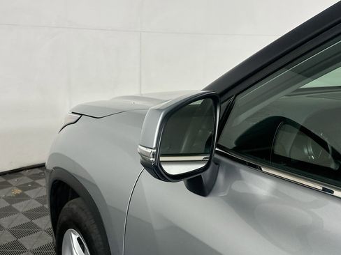 Used 2025 Toyota Highlander LE image 16