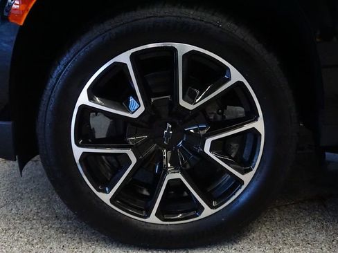 Used 2022 Chevrolet Suburban RST image 13