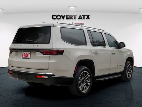Used 2022 Jeep Wagoneer Series III AWD/4WD image 7