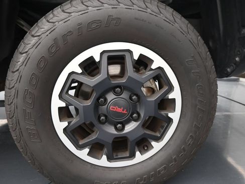 Used 2024 Toyota Tacoma TRD Off-Road AWD/4WD image 15