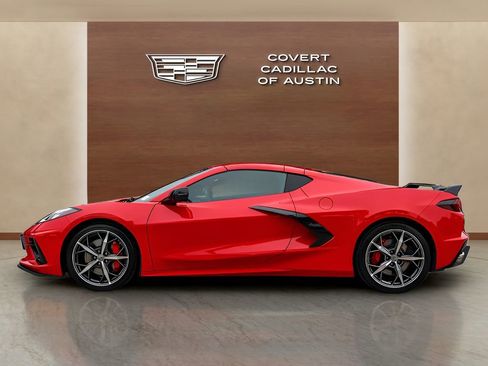 Used 2021 Chevrolet Corvette Stingray Preferred Cpe w/ Z51 Performance Package RWD image 2