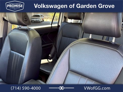 Used 2023 Volkswagen Tiguan SE w/ Panoramic Sunroof Package FWD image 16