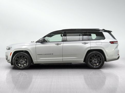 Used 2024 Jeep Grand Cherokee L Summit AWD/4WD image 2