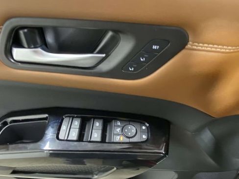 New 2026 Nissan Pathfinder Platinum image 13