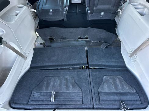 Used 2023 Chrysler Pacifica Touring-L image 15