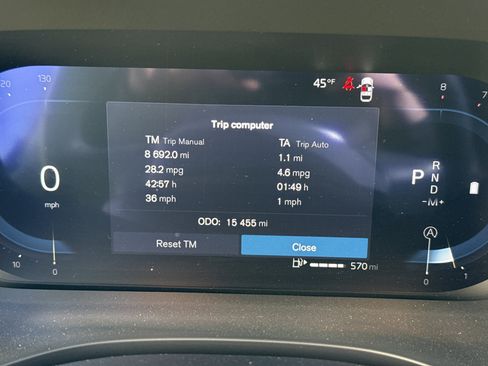 Used 2025 Volvo XC60 B5 Plus image 22