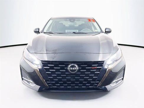 Used 2023 Nissan Altima 2.5 SR w/ SR Premium Package AWD/4WD image 2