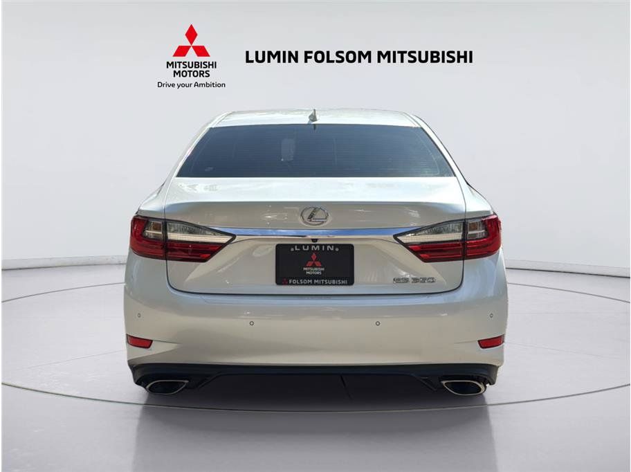 Used 2016 Lexus ES 350 w/ Luxury Package w/Wood Trim FWD image 4