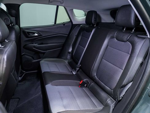 Used 2025 Chevrolet Trax LT w/ LT Convenience Package FWD image 15